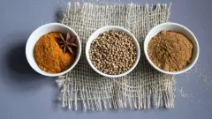 Babaannelerin Kadim Sırrı Tıbbı Şoke Etti: Zerdeçal ve Karabiberin Sarsıcı İttifakı Bilimsel Olarak Kanıtlandı!